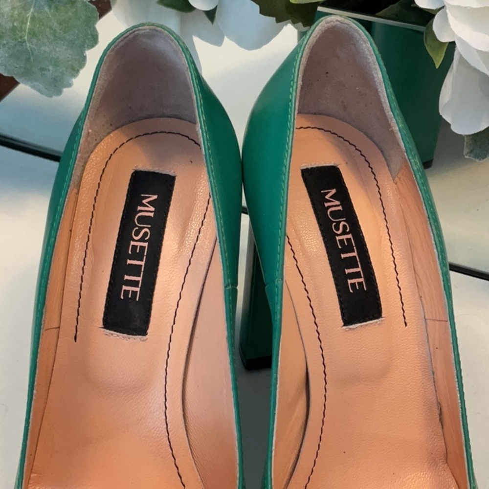 Muse Green Leather Heels with Gold Chain Detail - Picture 3 of 11